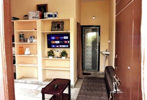 Interior - AVN301 - Lovely 1 Bedroom, AC, Wifi, Kitchen set (Hyderabad)