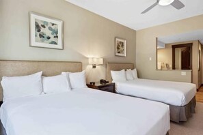 Een strijkplank/strijkijzer, reisbedje, wifi, beddengoed