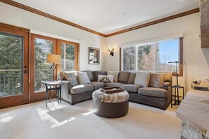 TV, fireplace - The Charter at Beaver Creek C120 (Beaver Creek)