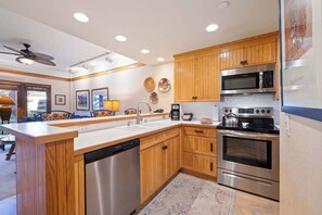 Fridge, oven, stovetop, dishwasher - The Charter at Beaver Creek C040 (Beaver Creek)