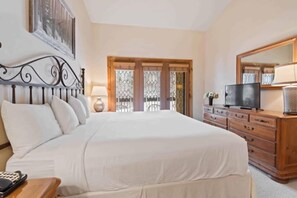 2 bedrooms, iron/ironing board, travel cot, WiFi - The Charter at Beaver Creek B410 (Beaver Creek)