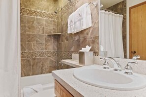 Free toiletries, hair dryer, towels - The Charter at Beaver Creek B230 (Beaver Creek)