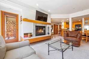 TV, fireplace - The Charter at Beaver Creek B120 (Beaver Creek)