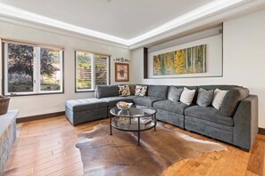 TV, fireplace - The Charter at Beaver Creek B110 (Beaver Creek)