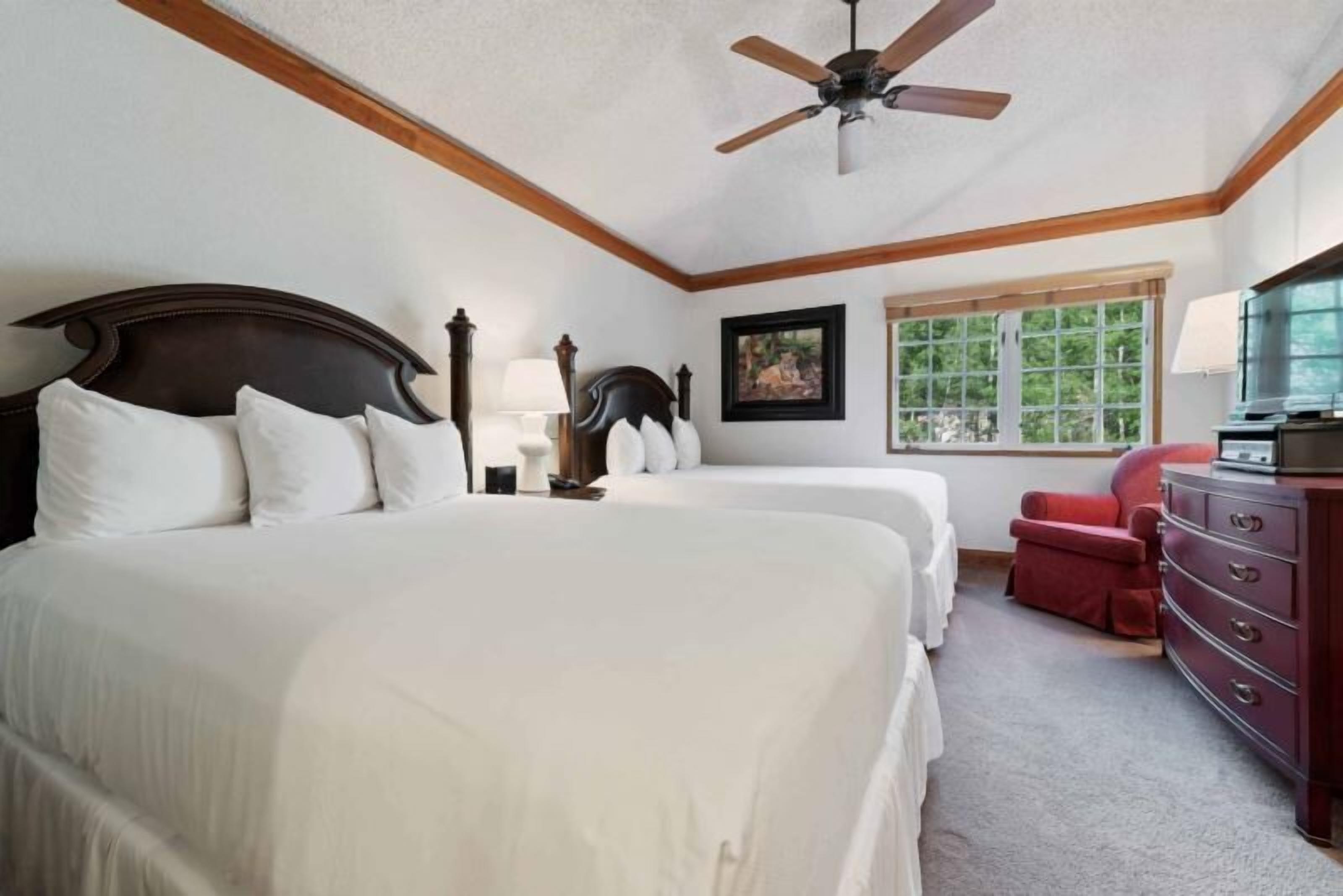 Iron/ironing board, travel cot, WiFi, bed sheets