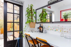 Room - Quirky 2 Bedroom Apartment in Elephant and Castle (London)