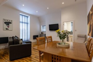 Apartment, 1 King Bed with Sofa bed | Living area