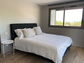 1 bedroom, in-room safe, desk, iron/ironing board