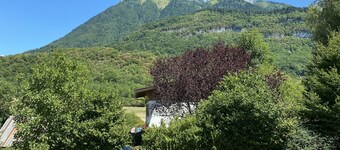 Completely renovated 1-bedroom studio with private parking