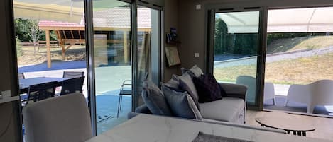 Smart TV, DVD player, books