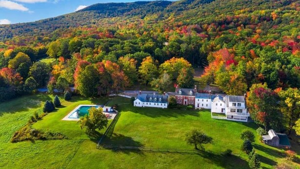 A large estate with multiple buildings, a swimming pool, and a well-maintained lawn. - Blue Bear Inn (Francestown)