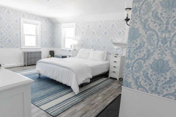 Room 9 | Roupas de cama premium, camas Tempur-Pedic, individualmente decorados