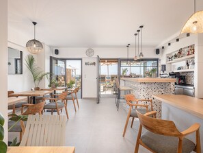 Bar (on property) - Calla Luxury Seafront Suites (Rethymno)