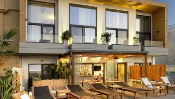 Fassade der Unterkunft – Abend/Nacht