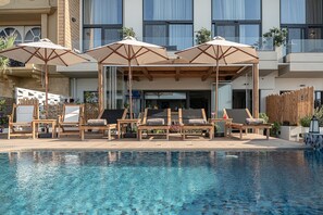 Seasonal outdoor pool, open 10:00 AM to 6:00 PM, pool umbrellas - Calla Luxury Seafront Suites (Rethymno)
