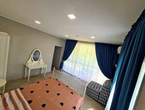 1 bedroom, in-room safe, iron/ironing board, free WiFi