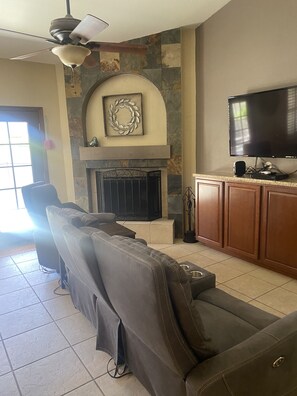 智能电视、壁炉