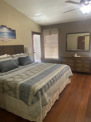 3 bedrooms, desk, iron/ironing board, free WiFi - North Phoenix Close to Everything/ Secured Parking (Glendale)