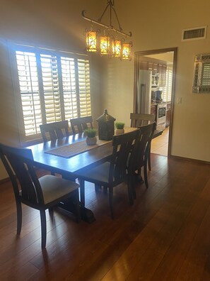 Dining - North Phoenix Close to Everything/ Secured Parking (Glendale)