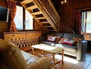 Fireplace - 100m from ski slopes, 2nd floor, view mountain, balcony, fireplace or stove, tv, 76m², Tignes (Tignes)