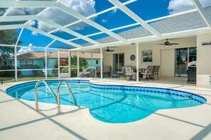 Outdoor pool, a heated pool - Welcome to Floridays...a quiet place by the lake (Lake Placid)