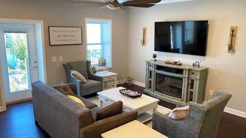 Téléviseur connecté, lecteur de DVD, sélection de musique, chaîne audio