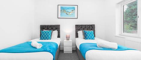 5 bedrooms, iron/ironing board, free WiFi, bed sheets