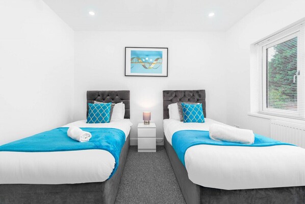 5 bedrooms, iron/ironing board, free WiFi, bed sheets