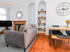 Living area - Torrs Walk View (Ilfracombe)