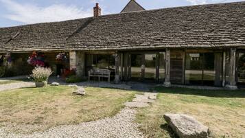 Cottage | Property grounds