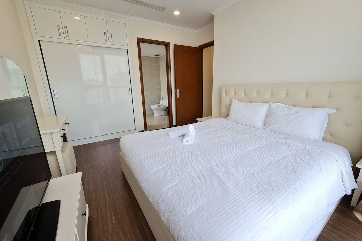 Deluxe Apartment, 3 Bedrooms | 2 bedrooms, premium bedding, individually decorated