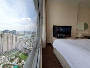Deluxe Apartment, 3 Bedrooms | Premium bedding, individually decorated, individually furnished, desk - Vinhomes Luxury-Christine Apartment (Ho Chi Minh City)