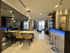 Premium bedding, individually decorated, individually furnished, desk - Vinhomes Luxury-Christine Apartment (Ho Chi Minh City)