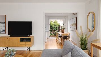 TV, Netflix, streaming services