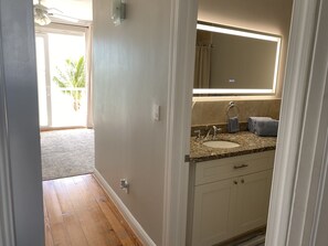 Combined shower/bathtub, hair dryer, towels, soap