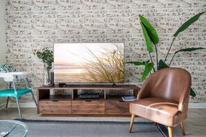 TV, offices - Heated pool home w/ Free Waterpark - 9MI to Disney (Kissimmee)