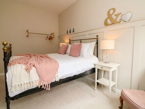 2 bedrooms, individually decorated, individually furnished, free WiFi