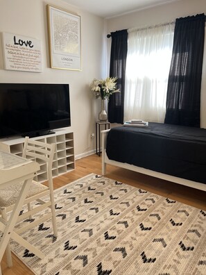 4 bedrooms, desk, iron/ironing board, free WiFi