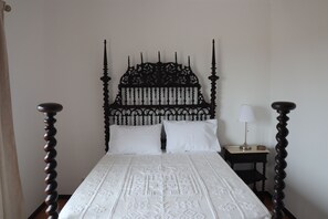 4 dormitorios, tabla de planchar con plancha, wifi gratis y ropa de cama