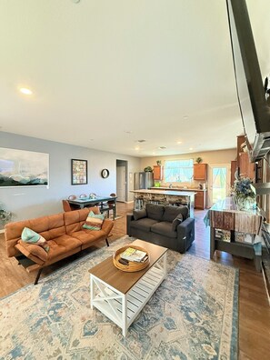 Smart TV, fireplace, DVD player