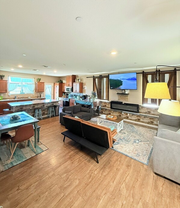Smart TV, fireplace, DVD player