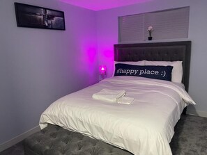 1 quarto, escrivaninha, Wi-Fi de cortesia, roupa de cama