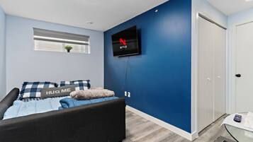1 bedroom, desk, WiFi (free), bed sheets