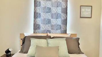 3 bedrooms, desk, iron/ironing board, free WiFi