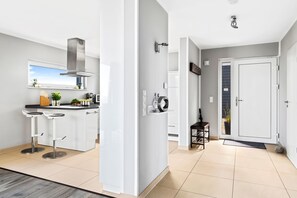 Fridge, microwave, oven, stovetop - Haus am Meer - mit Panoramablick auf die Freie Ostsee, Sauna und Hochwertiger Ausstattung (Olpenitz)