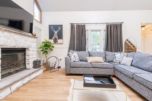 Perfect Pocono Retreat with Lake Access