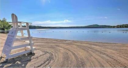 Lake access/Arcade/Hot Tub and A/C! The best Pocono community- book now!