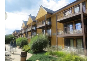 Exterior - Studio Suite w/ Kitchenette @ Polynesian Hotel (Wisconsin Dells)