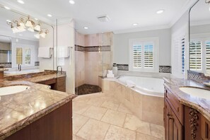 Hair dryer, towels - Villa Del Mar - The ultimate vacation home (Captiva)