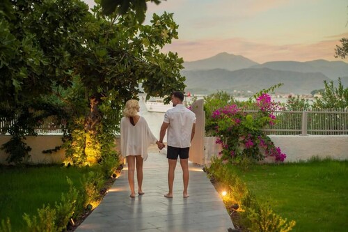 Icon Beach Suites Hotel 